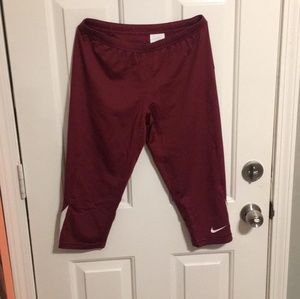 Maroon Nike leggings